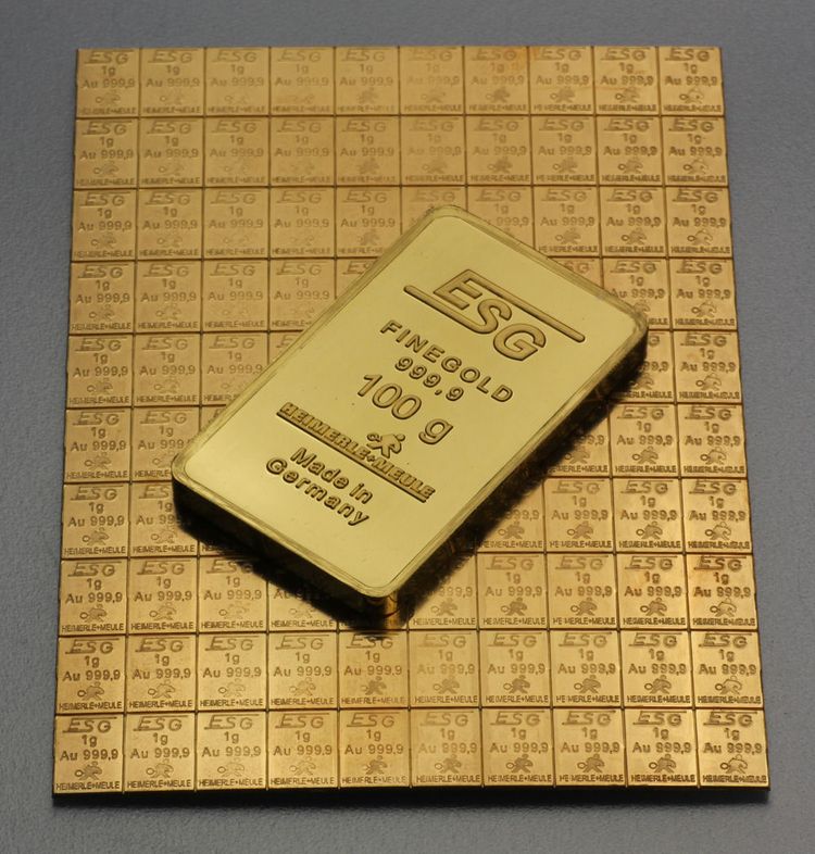 Bild Grössenvergleich 100g Goldbarren zu 100g Goldtafel